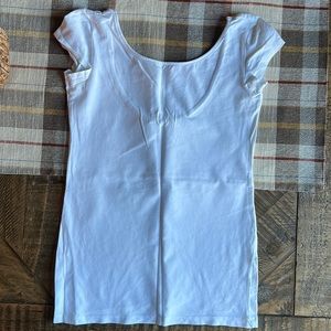 T-shirt with scooped back